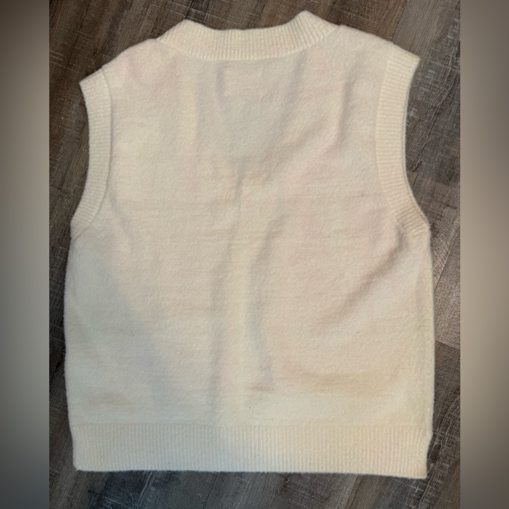 Women's Cream V-Neck Sleeveless‎ Sweater Vest - Picture 2 of 4